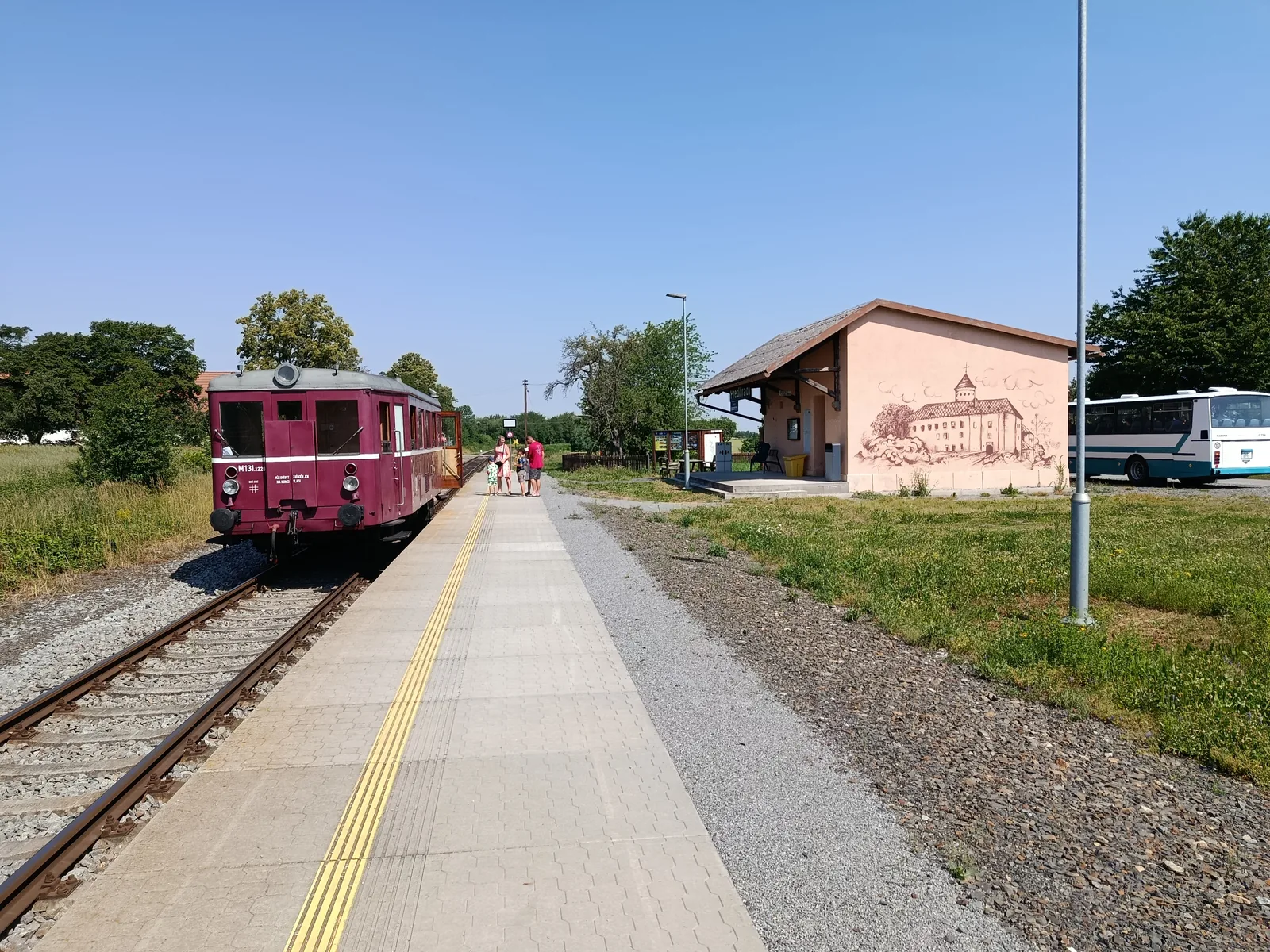 Předhradí, přestup do historického autobusu